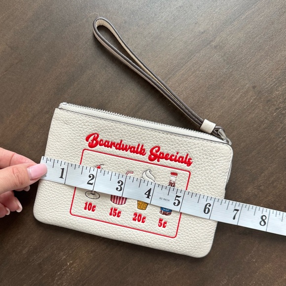 Coach Boardwalk Special Ice Cream Wristlet - NWT - Cream Leather - Picture 6 of 10